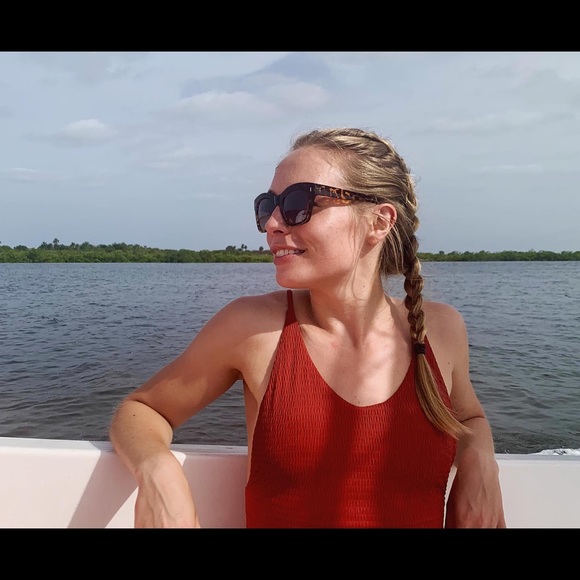 Meet your Posher, Elise - Picture 1 of 1